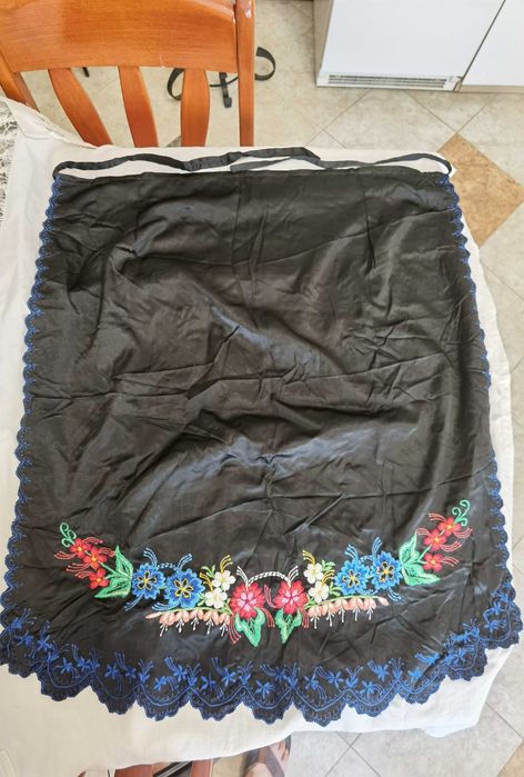 Автентична Официална Престилка от Народна Носия с Ръчна Бродерия