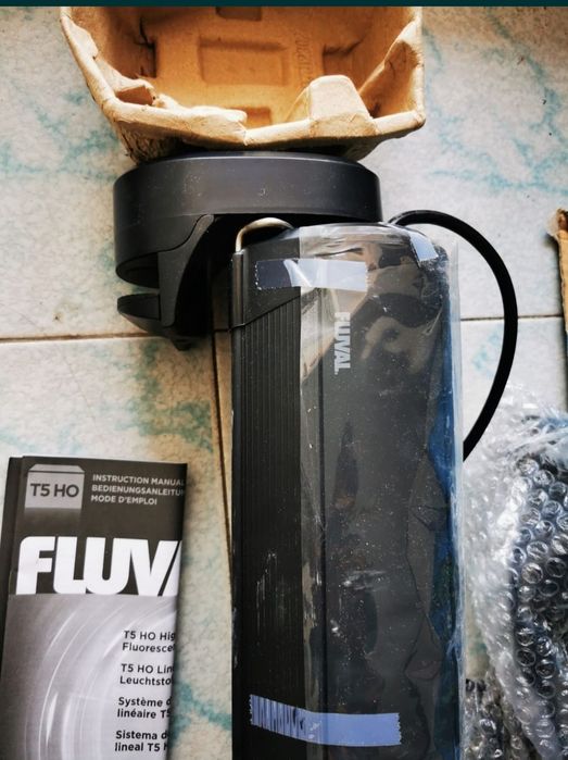 Vând lampa acvariu Fluval T5 H0 cu led albastru de veghe