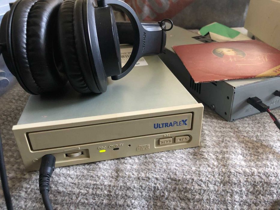 CDROM Plextor Ultraplex cu buton de play model PX-32TSi