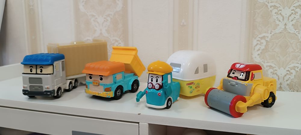 Продам машинки Поли робокар