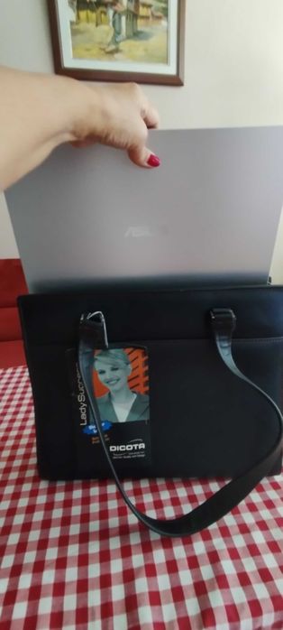 Кожена дамска чанта за лаптоп