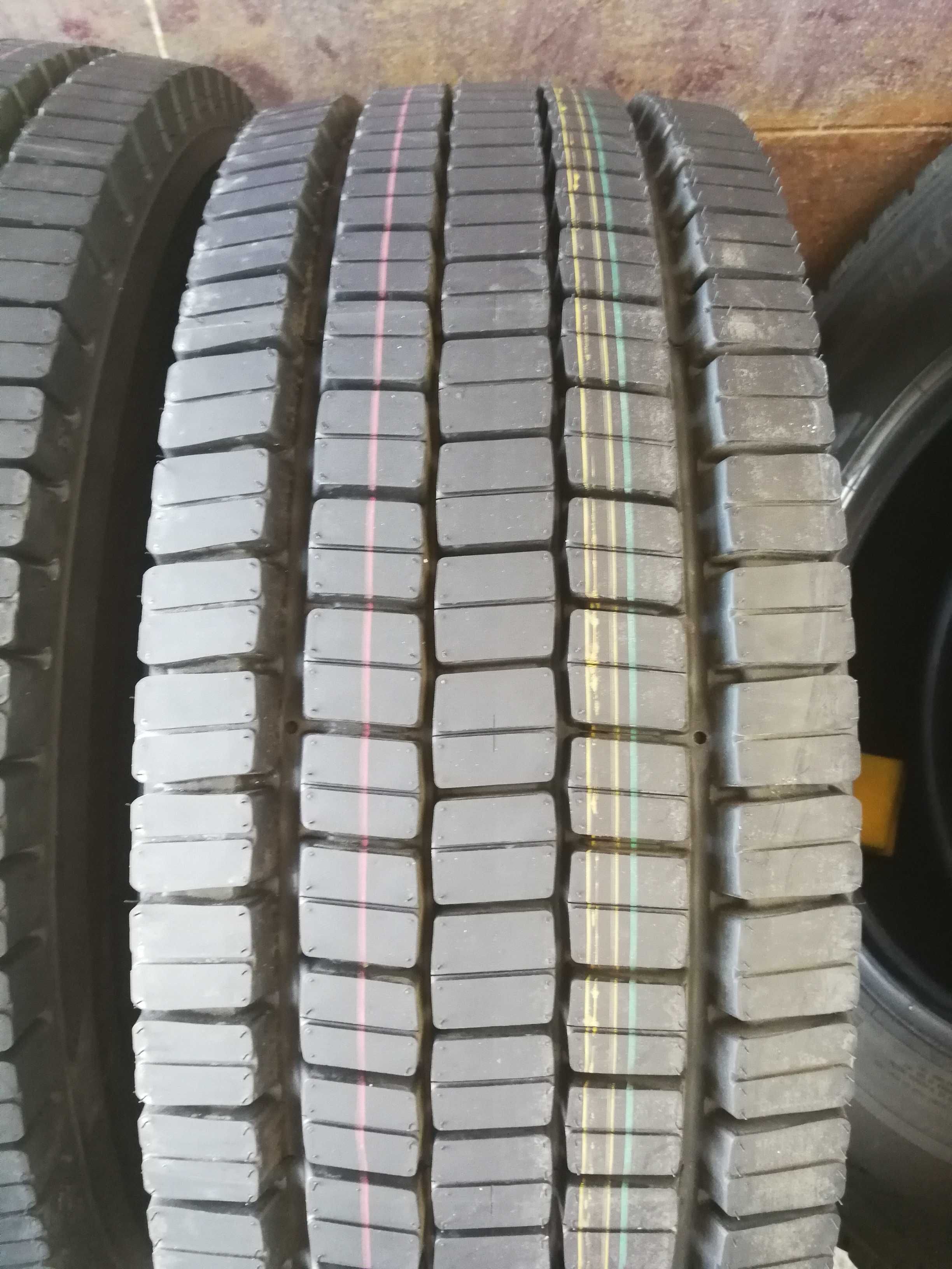 2 Нови тежкотоварни гуми R17.5 265/70 Dunlop SP 444 139/136M M+S