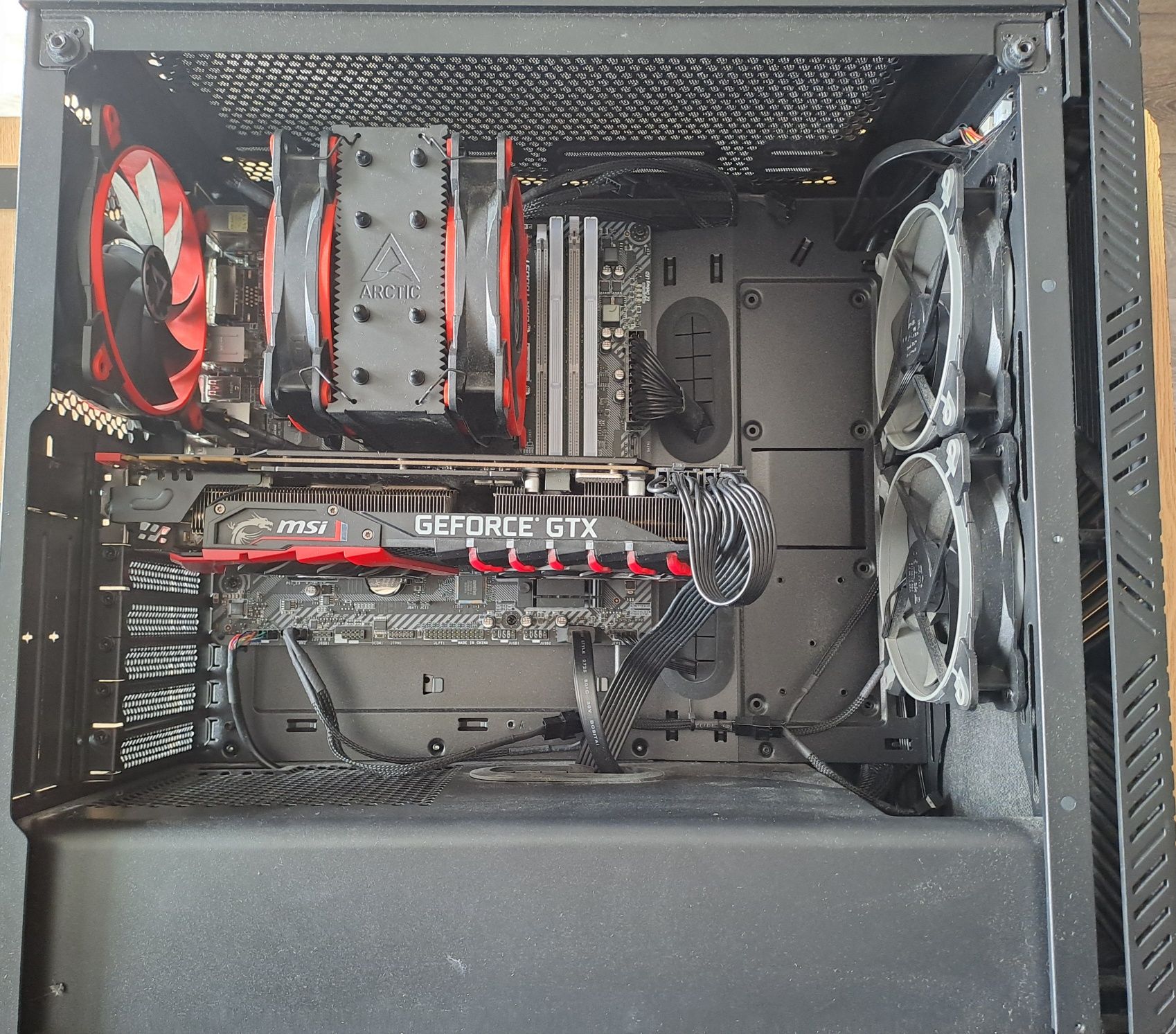 Компютър с Ryzen 5 5600X, NVIDIA GTX 1080 Ti– Отличен за игри и работа