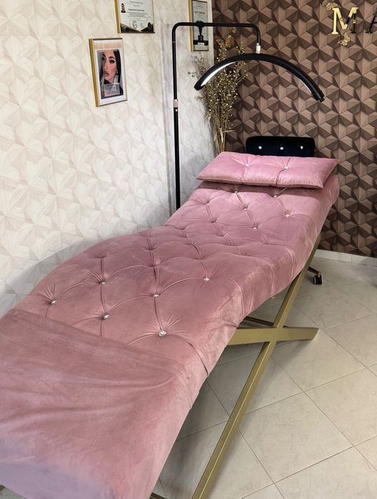 Анатомична козметична кушетка за микроблейдинг и миглопластика