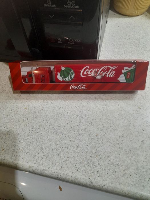 Продавам чисто ново камионче на Кока-Кола  три различни десена.