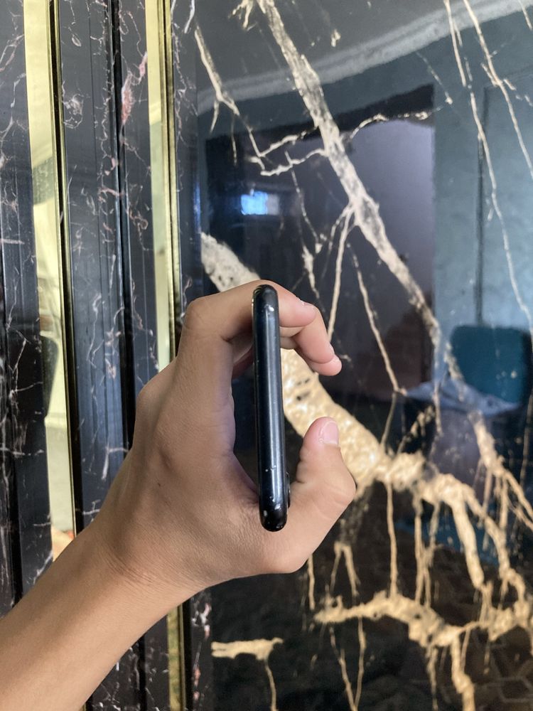 Iphone se 2 sotiladi