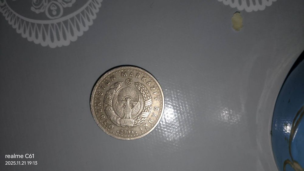 Монета Узбекистана 100 сум 2004 го года