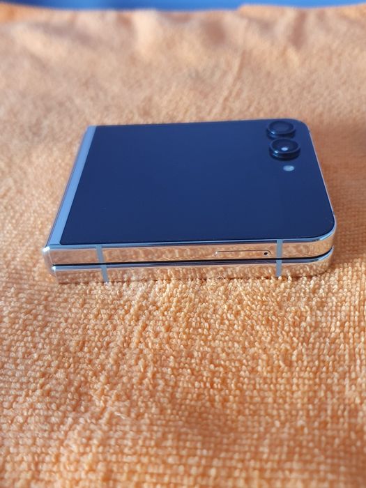 Samsung galaxy z flip 5 impecabil