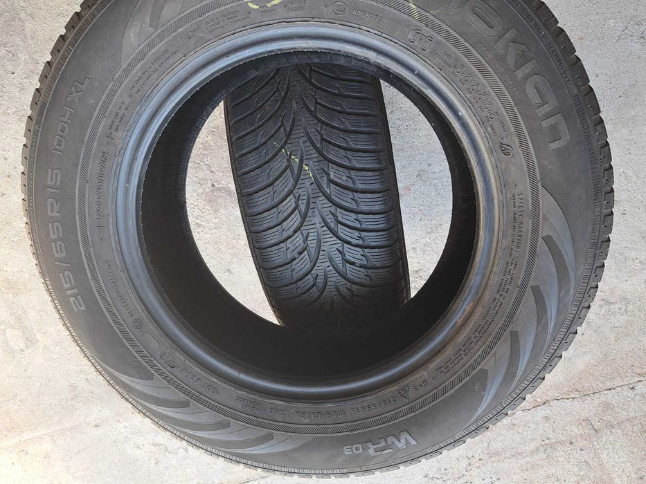 Anvelope desperecheate 245/35 R20 Hankook și 215/65 R15 Nokian