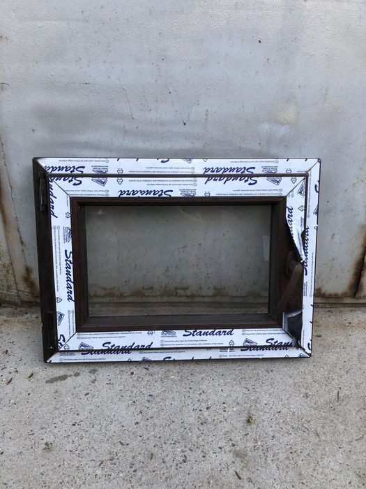 Продам новое немецкое окно цвет темный дуб