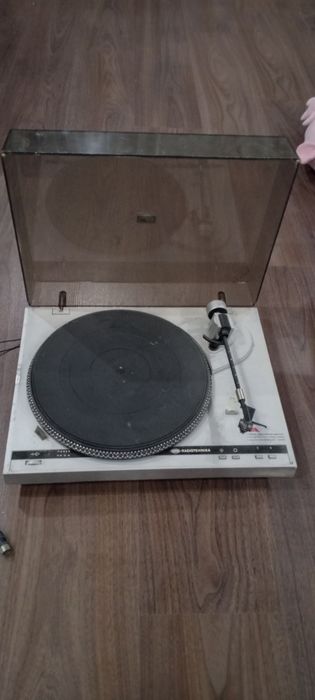 Проигрыватель пластинок Ария