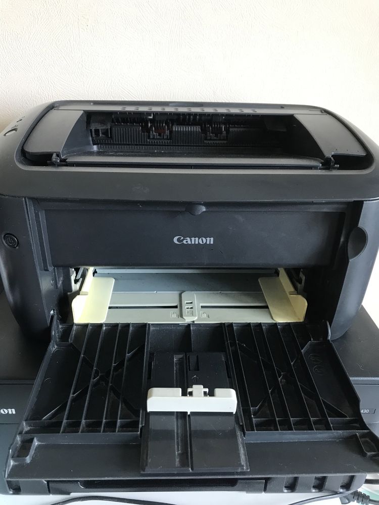Продам Ч-б Canon i-sensys lbp6020b в подарок степлер до 100 листов