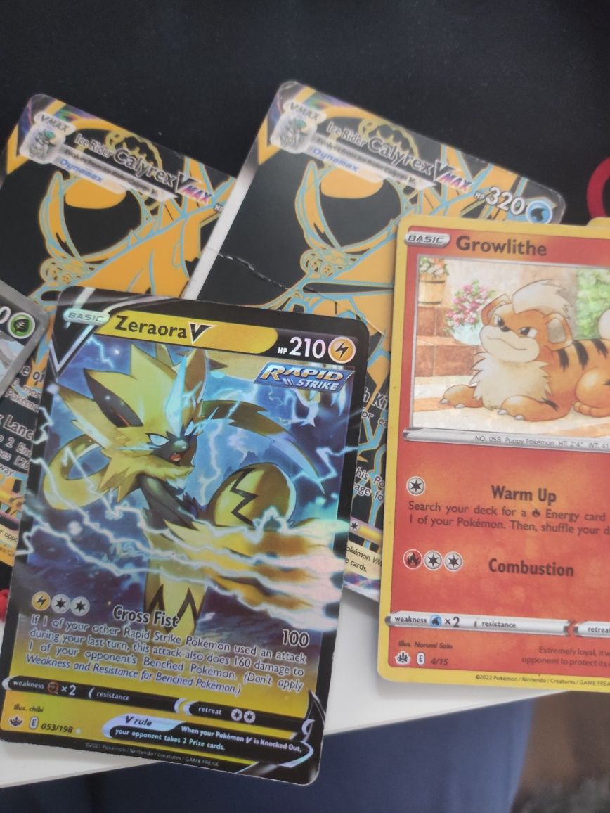 Vand carti pokemon. Uitati va in descriere!!
