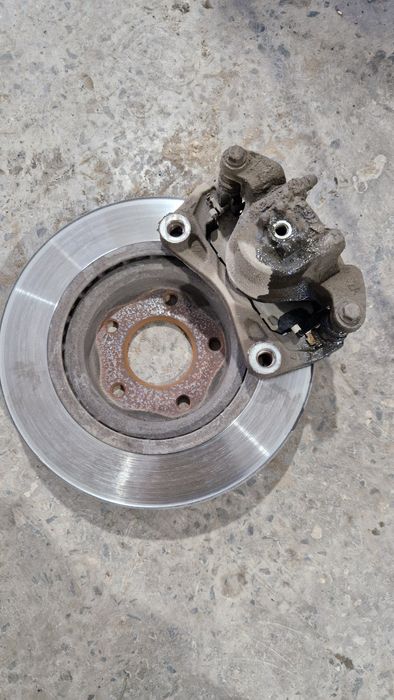 Суппорт передний правый и левый