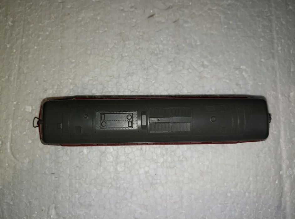 Locomotiva roco BR 215
Lumini frontale
Mufă pentru decodor digital
Tra