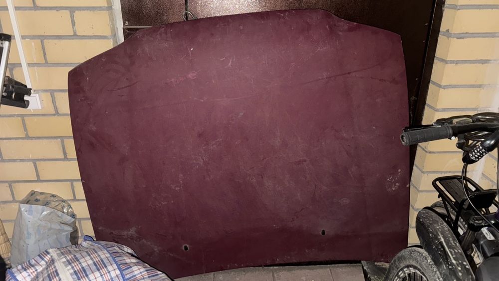 Капот продам карина е