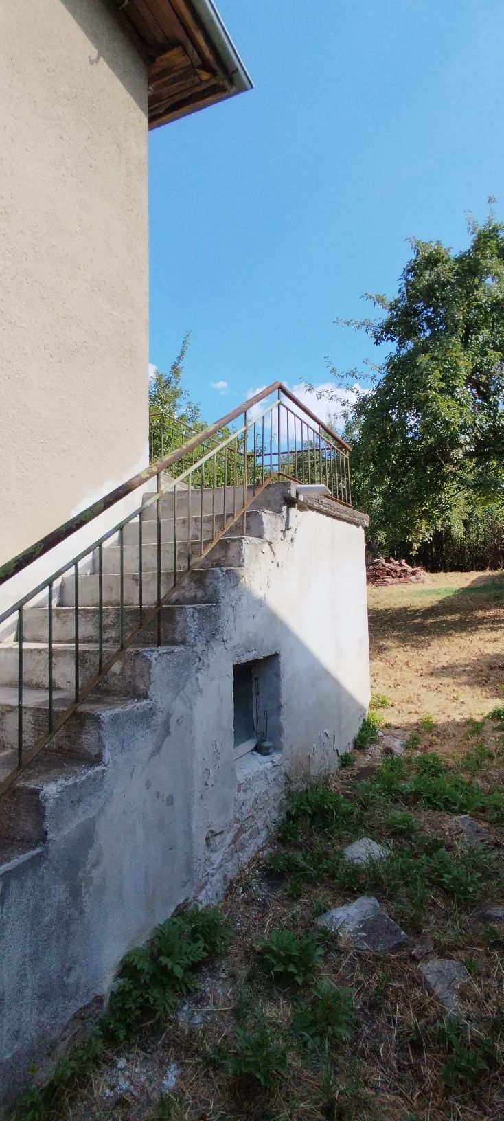 Продава се къща в село Калище, област Перник
