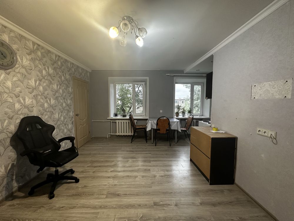 Продам квартиру на 4 микрорайоне. Долгов нет. Крыша не течет.