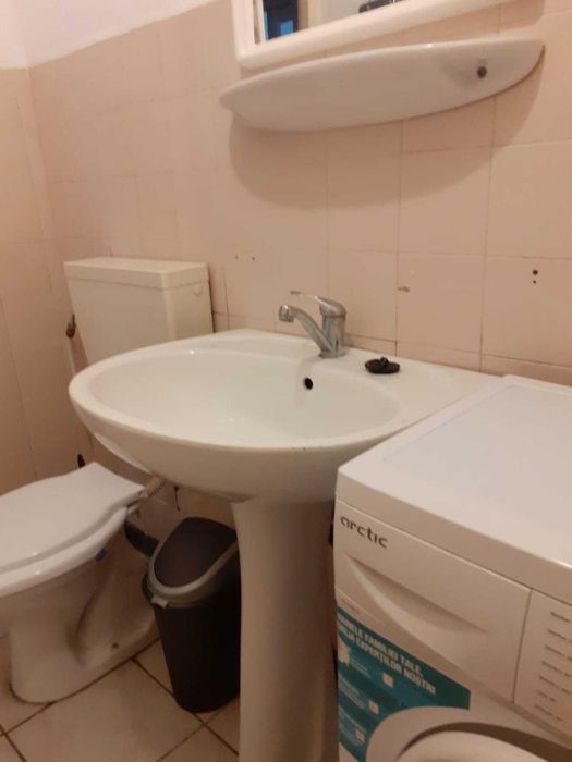 Dau in chirie apartament 2 camere in centru