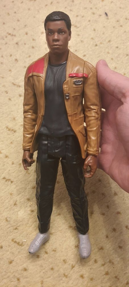 Vând figurina star wars Finn 27 cm