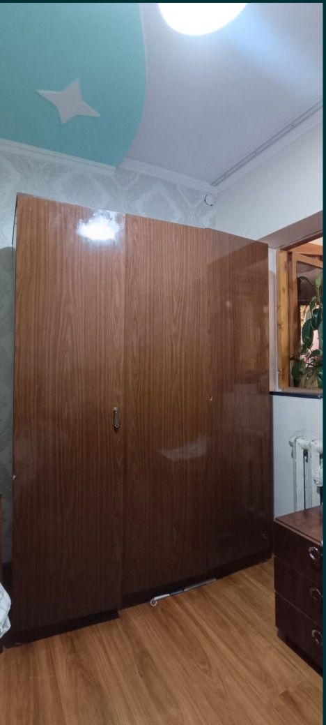 Мебел шкаф трюмо кроват  тумбочка продаётся