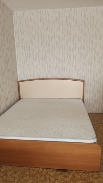 Тристаен под наем Кичук Париж .