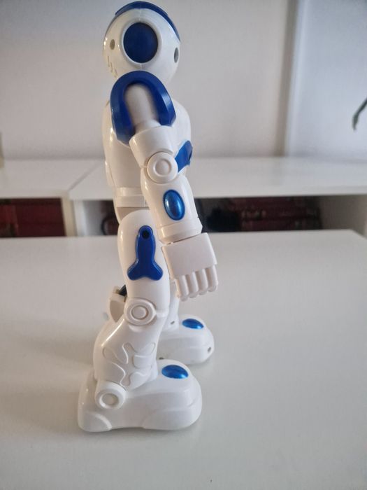 Roboțel mecanic interactiv