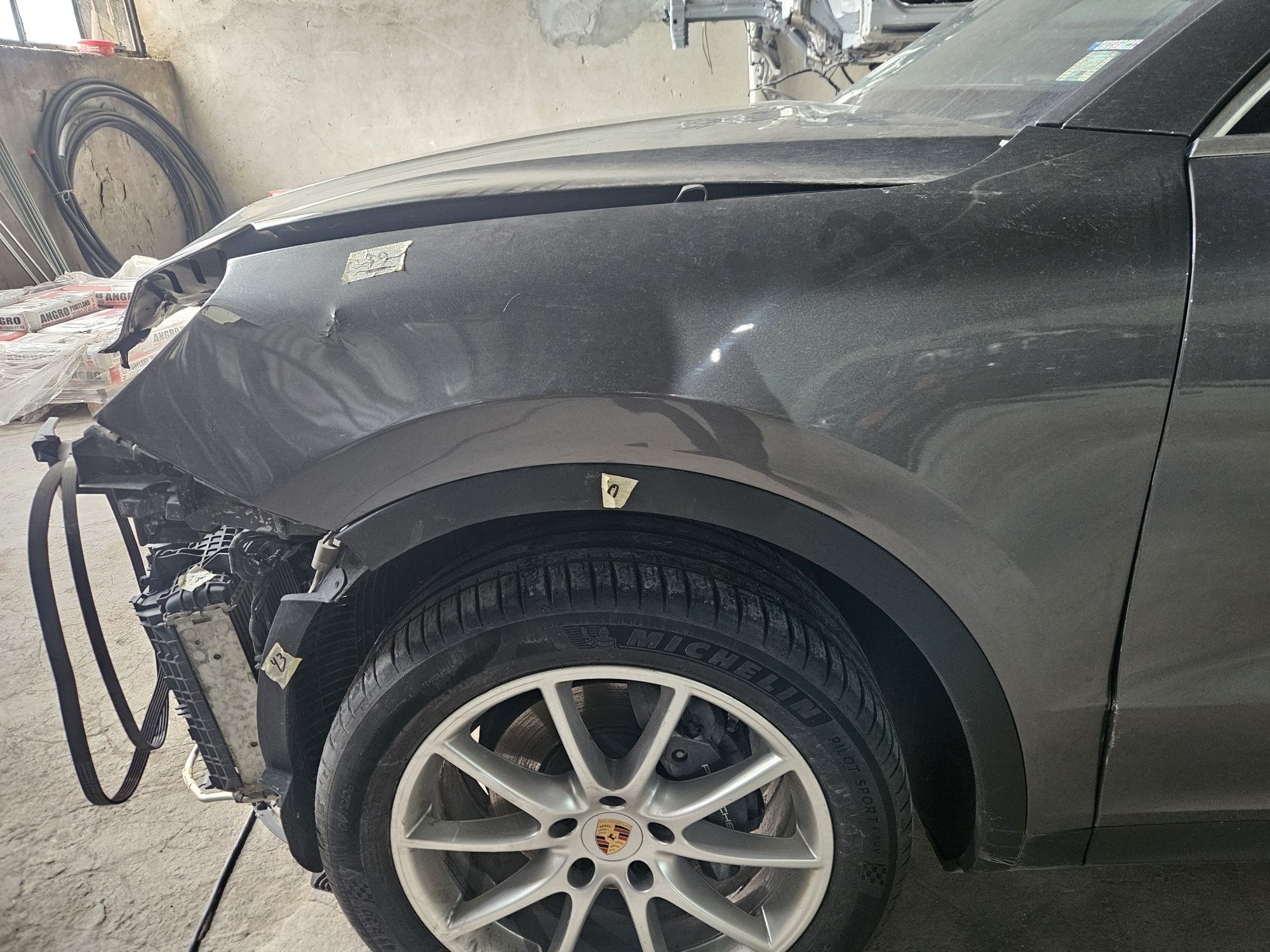 Ляв калник за Porsche Cayenne 3 със забележки
