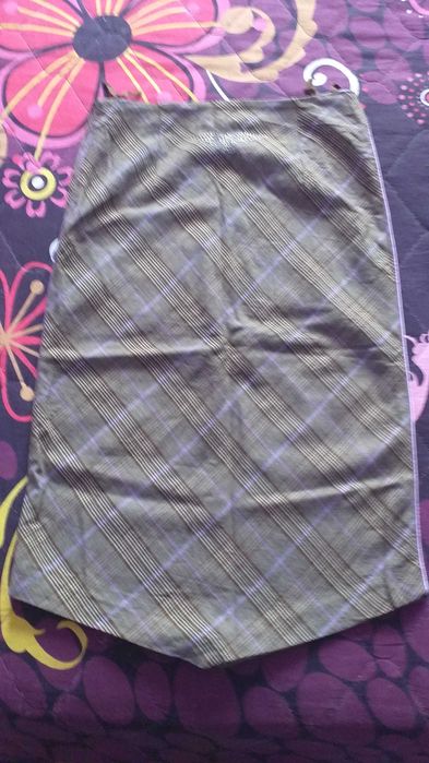 Дамска поли размер л-хл-всяка на цена 20лв.