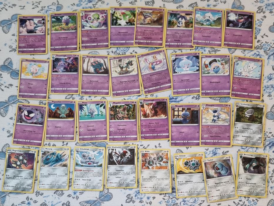 Vând cărți pokemon