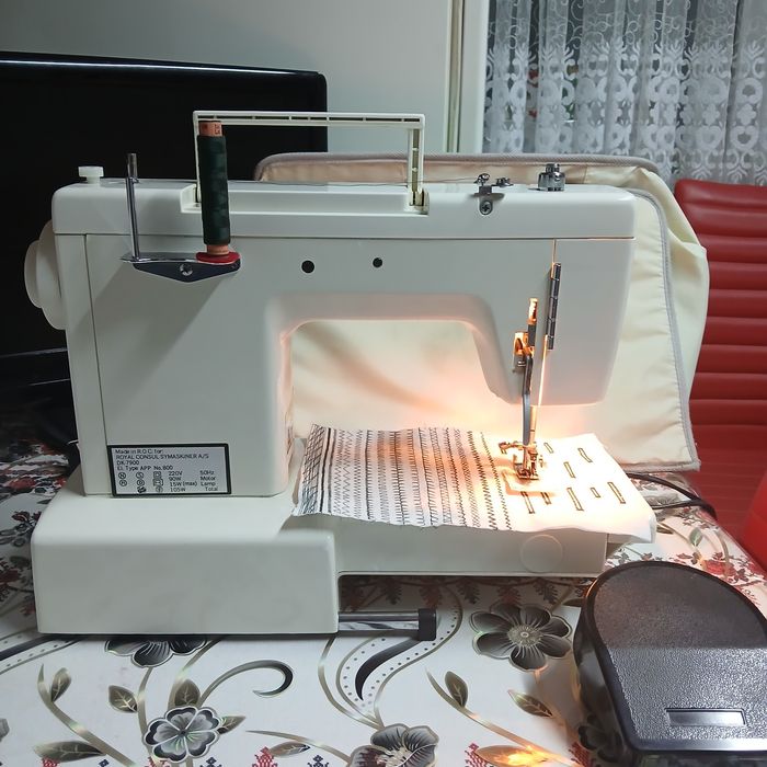 Masina de cusut LECTRO-MAT cu butoniera automata si multiple operatii