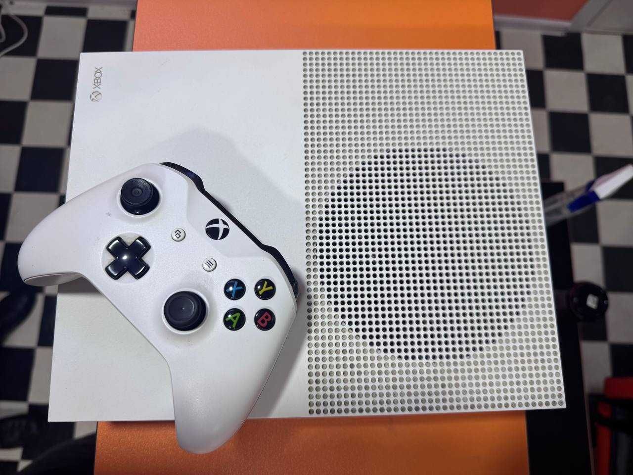 Продается: X-Box One S