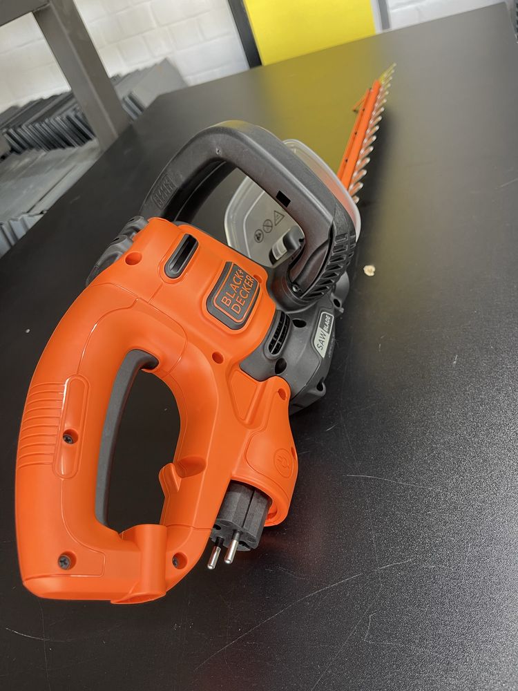 Электрический кусторез Black & Decker BEHTS301-QS