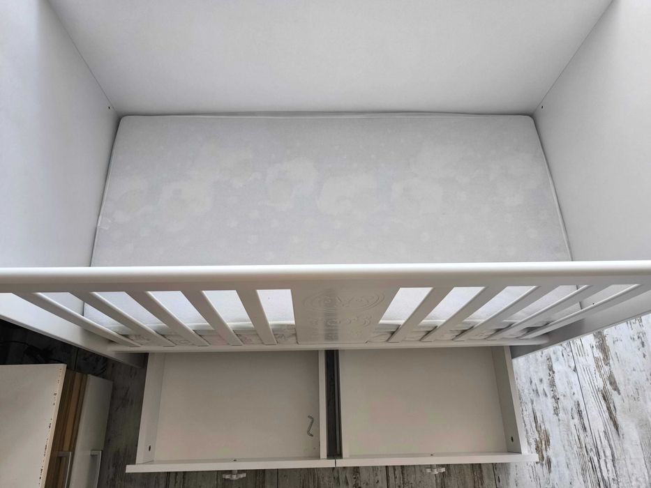 Бебешко легло 60x120CM с люлеещ механизъм и матраци