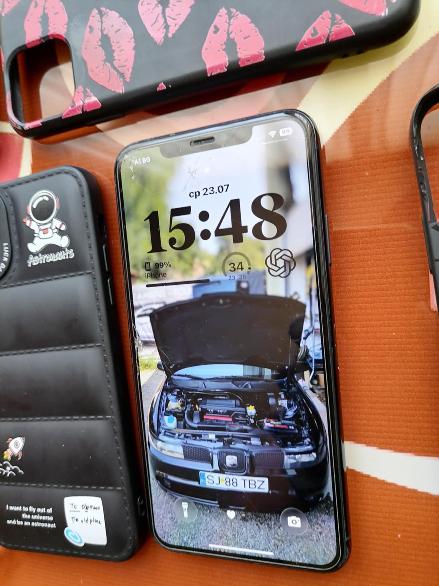 Продавам iPhone 11 Pro Max. Подлежи коментар на цената