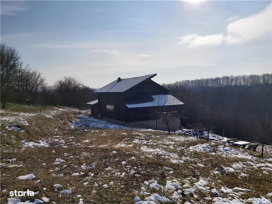 Teren 5400mp padure cu pensiune, pretabil tabara copii, azil batrani