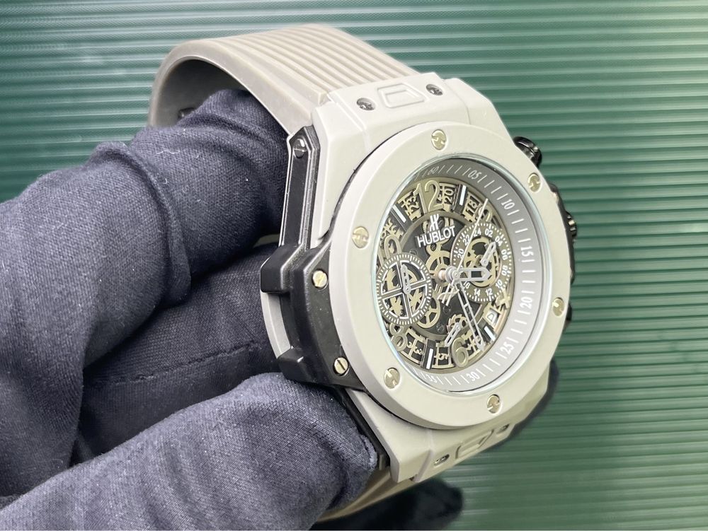 Часовник Hublot Сив