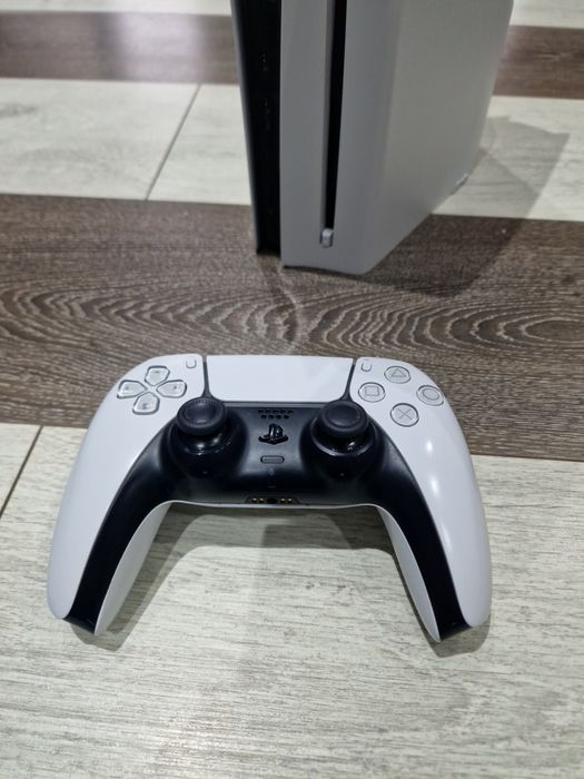 Vand ps5 slim, disk edition, ca nou