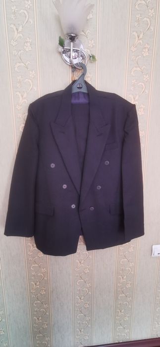 Продам мужской костюм (размер 170/L 76)