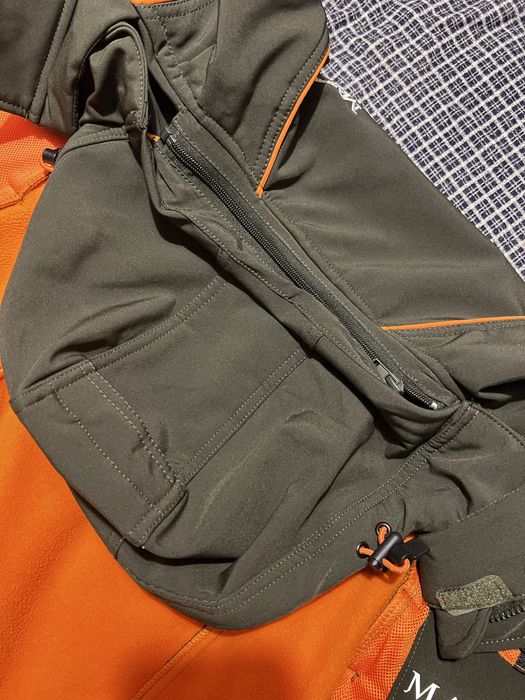 Продавам зимно вятъроустойчиво и водоустойчиво дамско яке Marikoo.