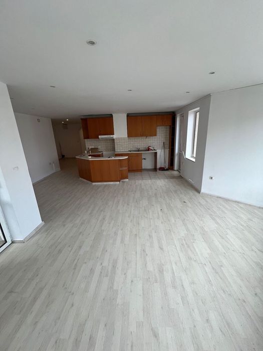 Тристаен апартамент в ж.к. Манастирски ливади! Комуникативна локация!