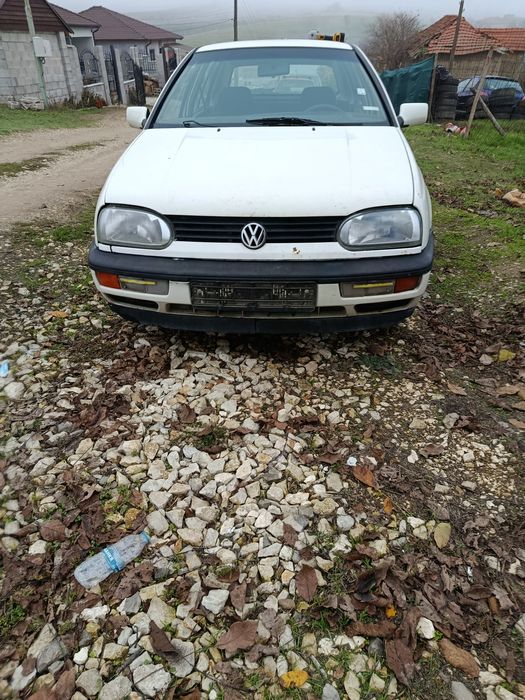 Продава се на Части Volkswagen Golf