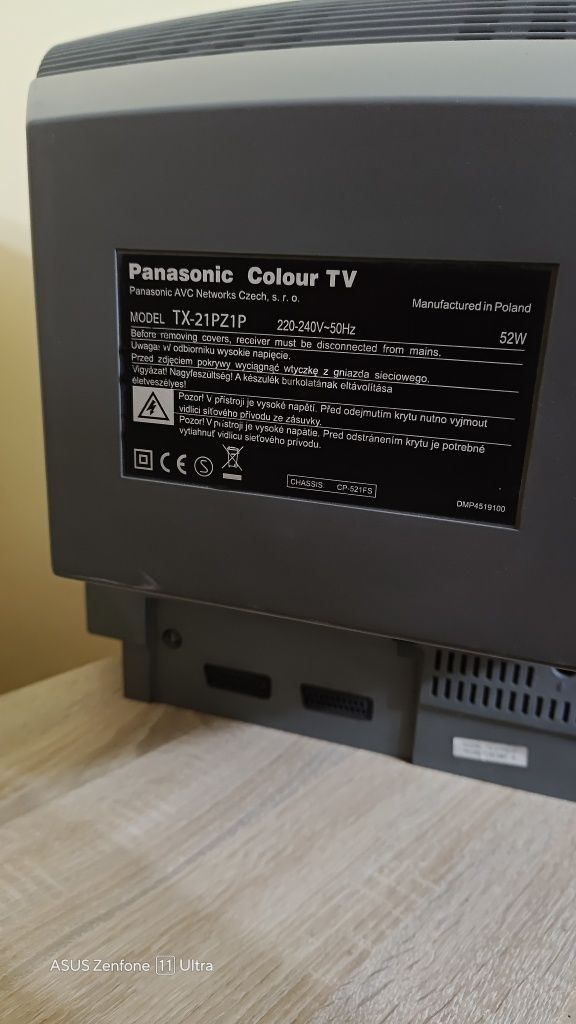 Televizor Panasonic cu tub, telecomanda inclusa