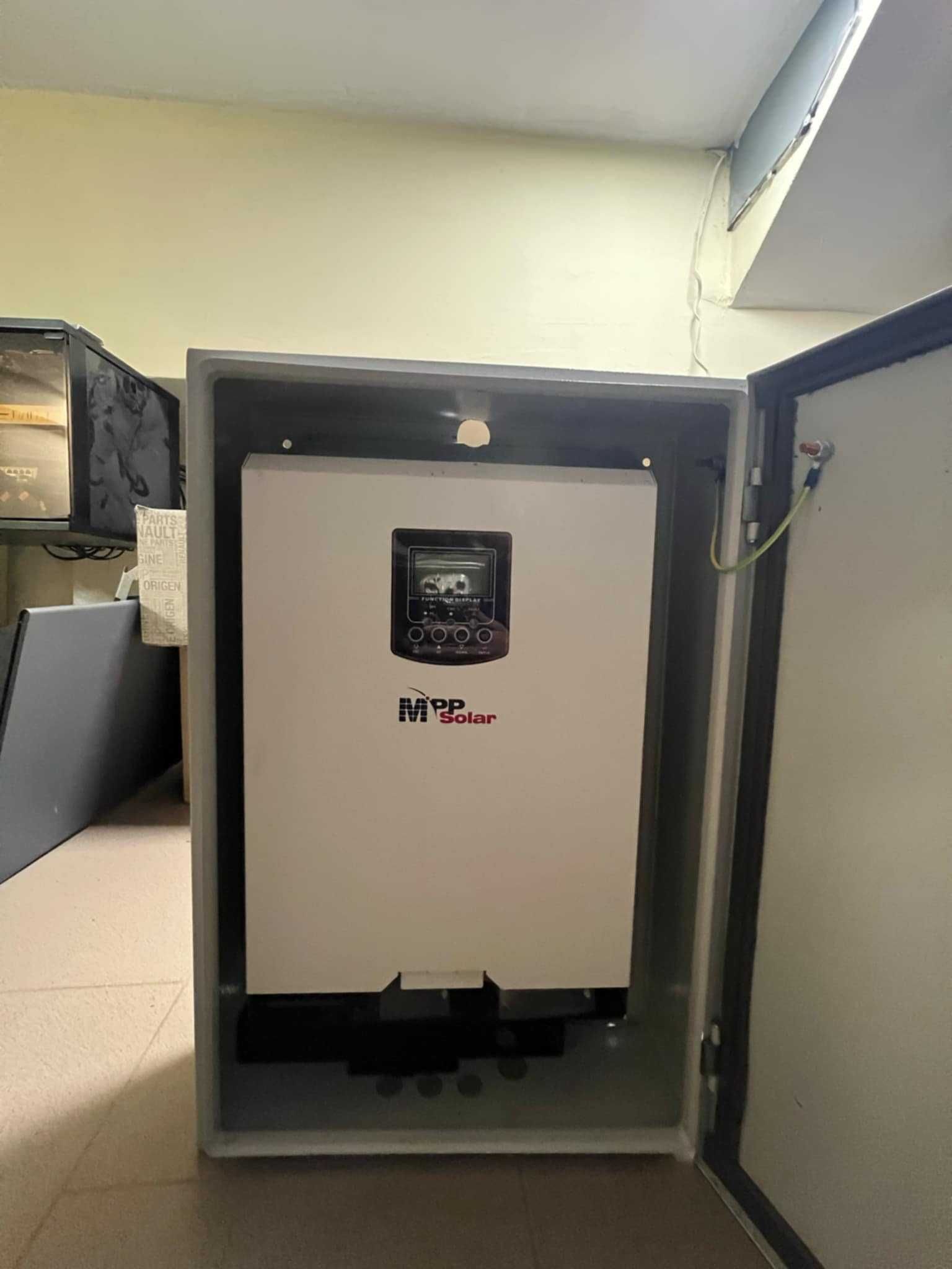 Инвертор хибриден за соларни панели  - 4 kW