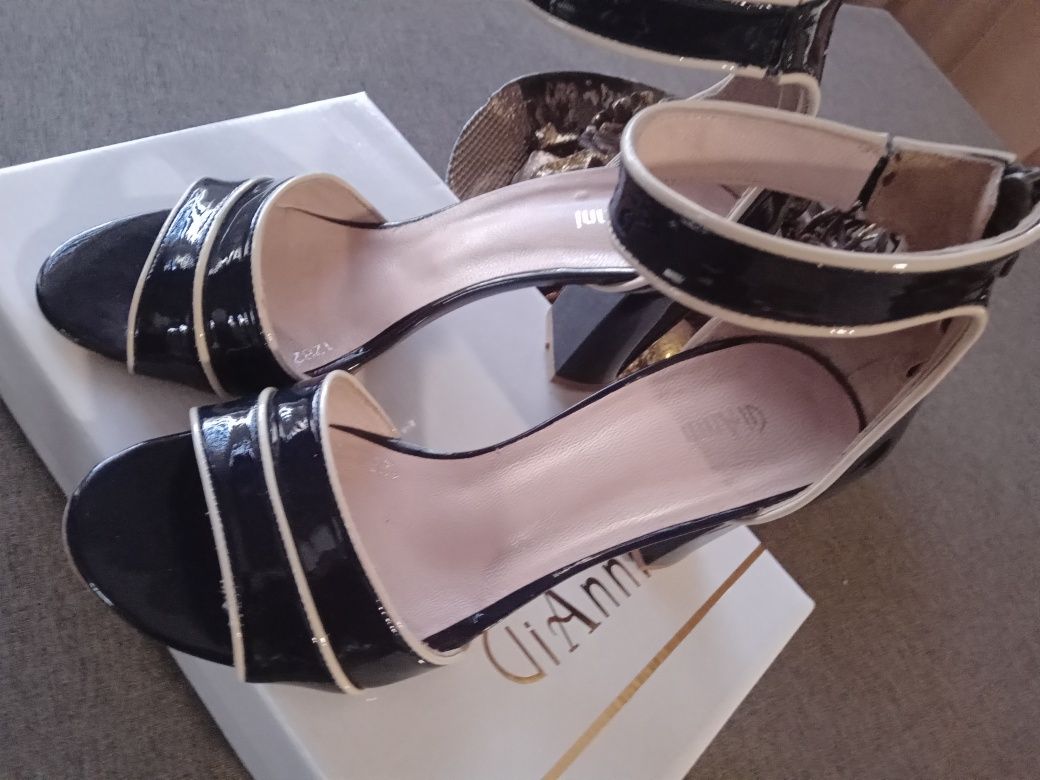 Сандали GIANNI .