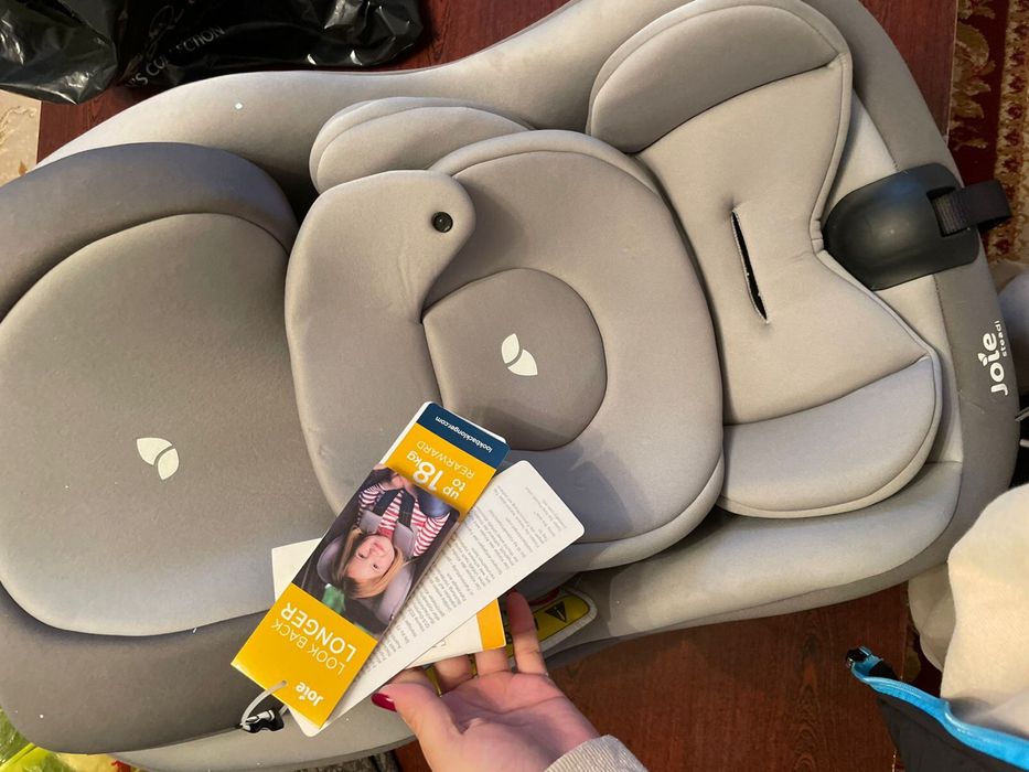 Автокресло новый отдаем за дешево