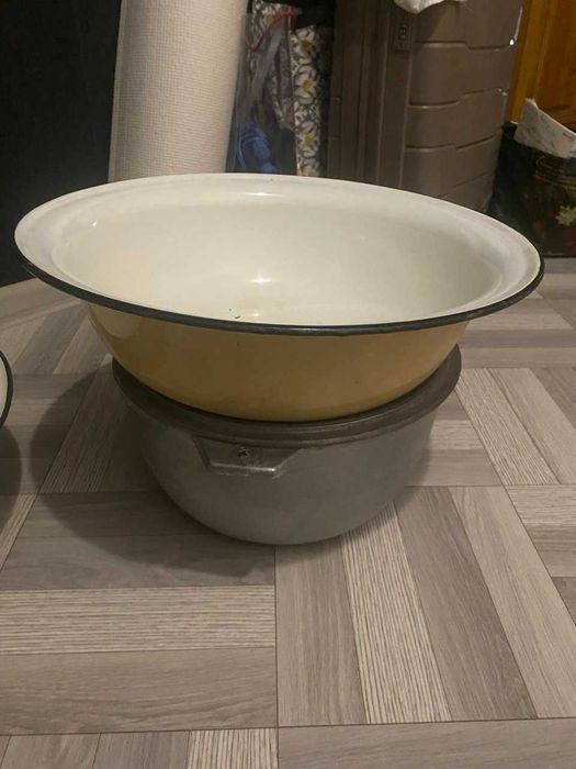 Две советские эмалированные чаши