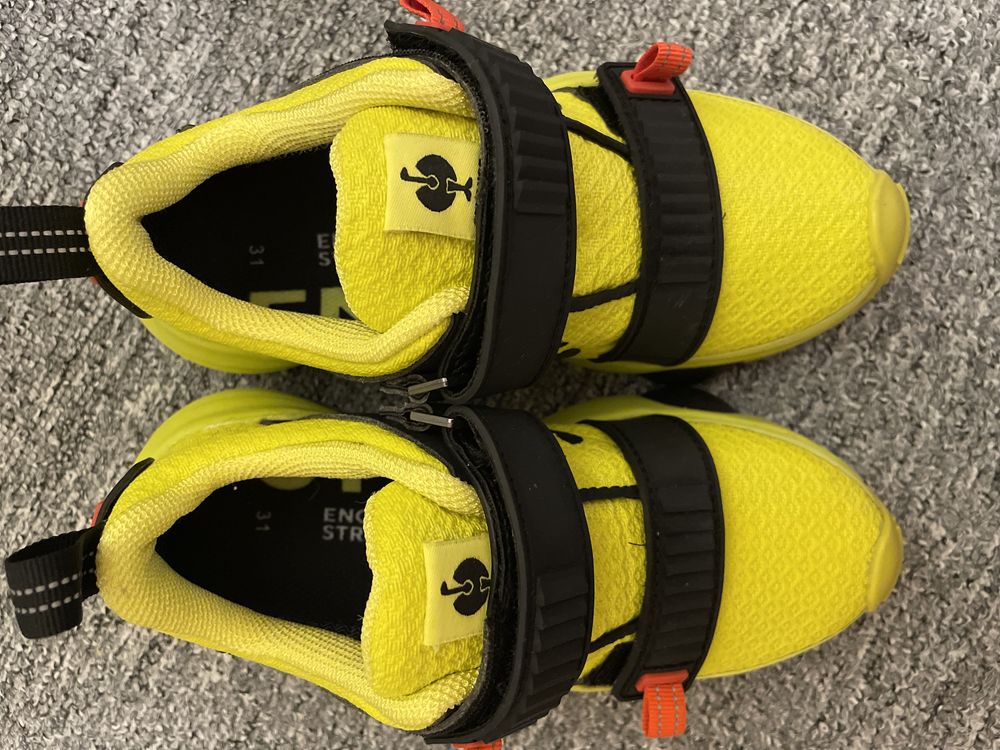 Adidasi Galbeni nr 31si adidasi Adidas  nr 30,preturi diferite