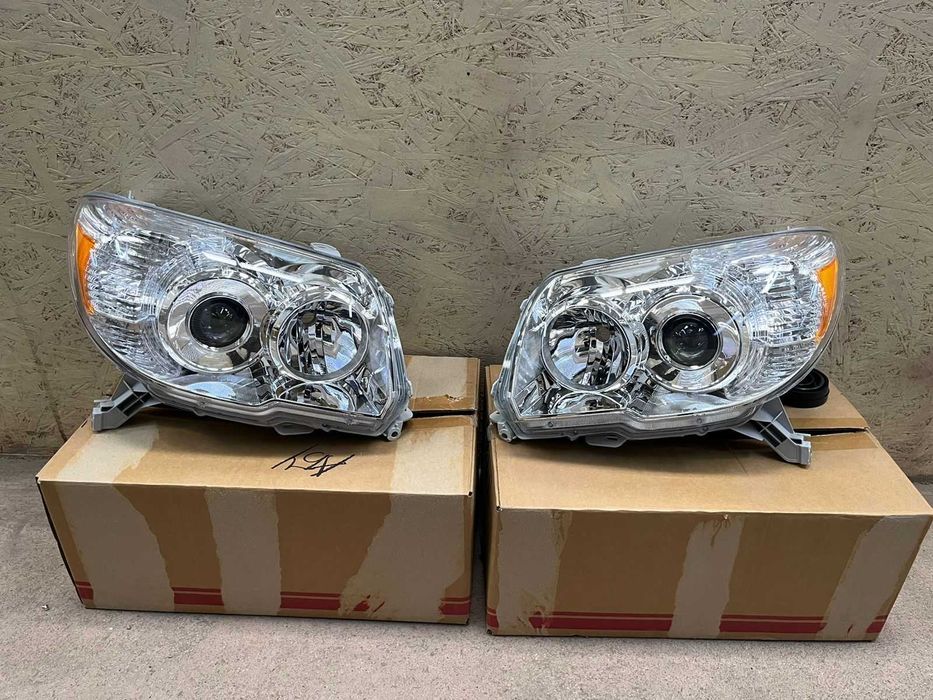 Фара на Toyota 4Runner 2006- / Тойота 4Runner Фораннер 2009