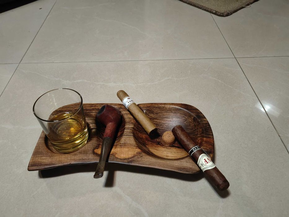 Пепелник за пури и лула с място за чаша.